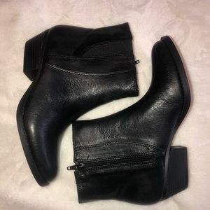 NEVER WORN! Women’s size 8.5 Nine West Vintage American Sloane Leather Booties!